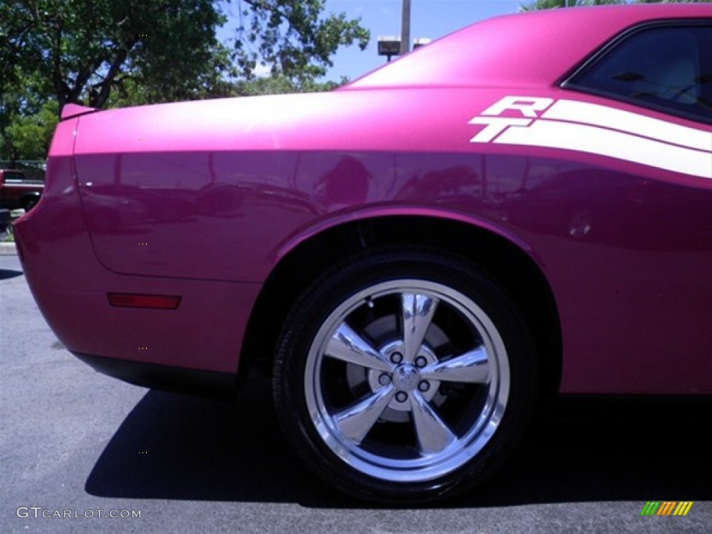 2010 Challenger R/T Classic Furious Fuchsia Edition - Furious Fuchsia / Pearl White Leather photo #18