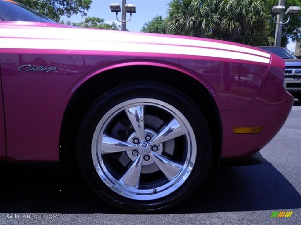 2010 Challenger R/T Classic Furious Fuchsia Edition - Furious Fuchsia / Pearl White Leather photo #21