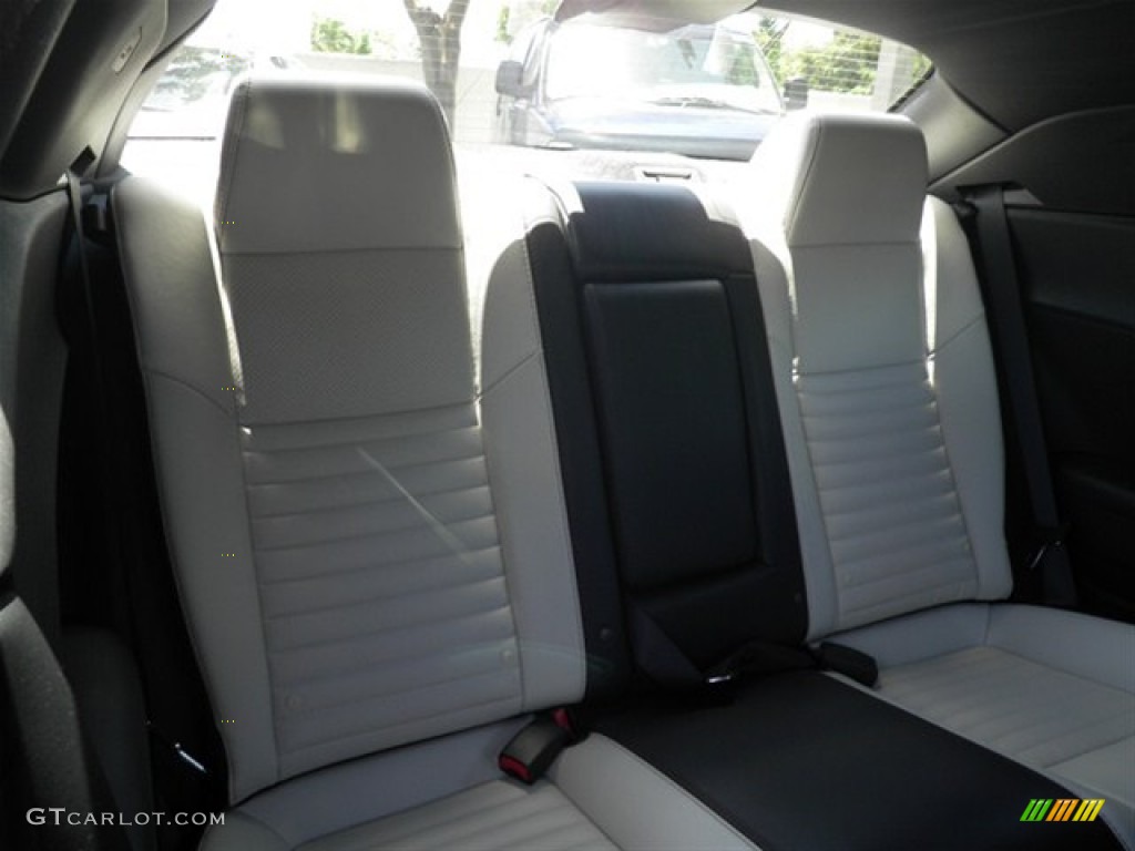 2010 Challenger R/T Classic Furious Fuchsia Edition - Furious Fuchsia / Pearl White Leather photo #26