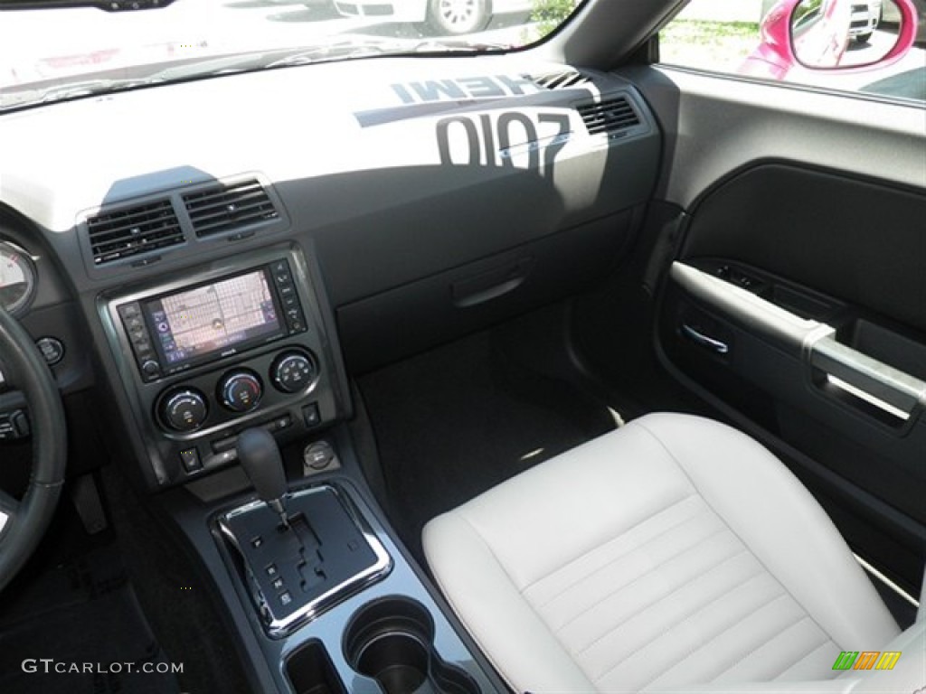 2010 Challenger R/T Classic Furious Fuchsia Edition - Furious Fuchsia / Pearl White Leather photo #34