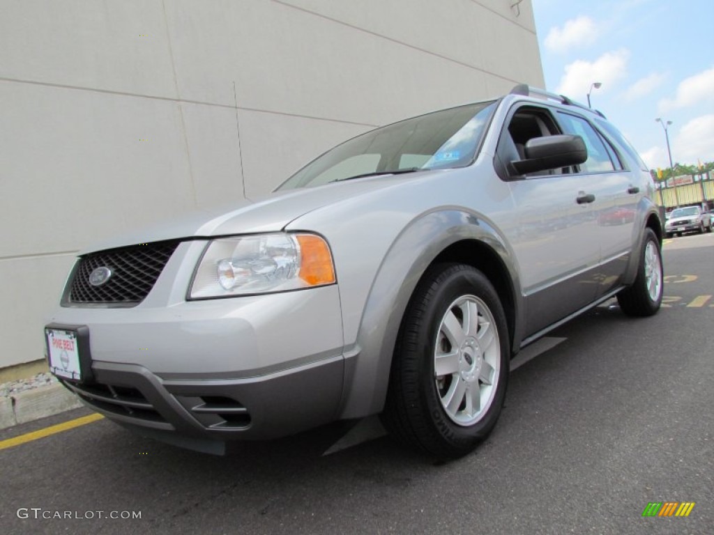 2005 Freestyle SE - Silver Frost Metallic / Pebble photo #1