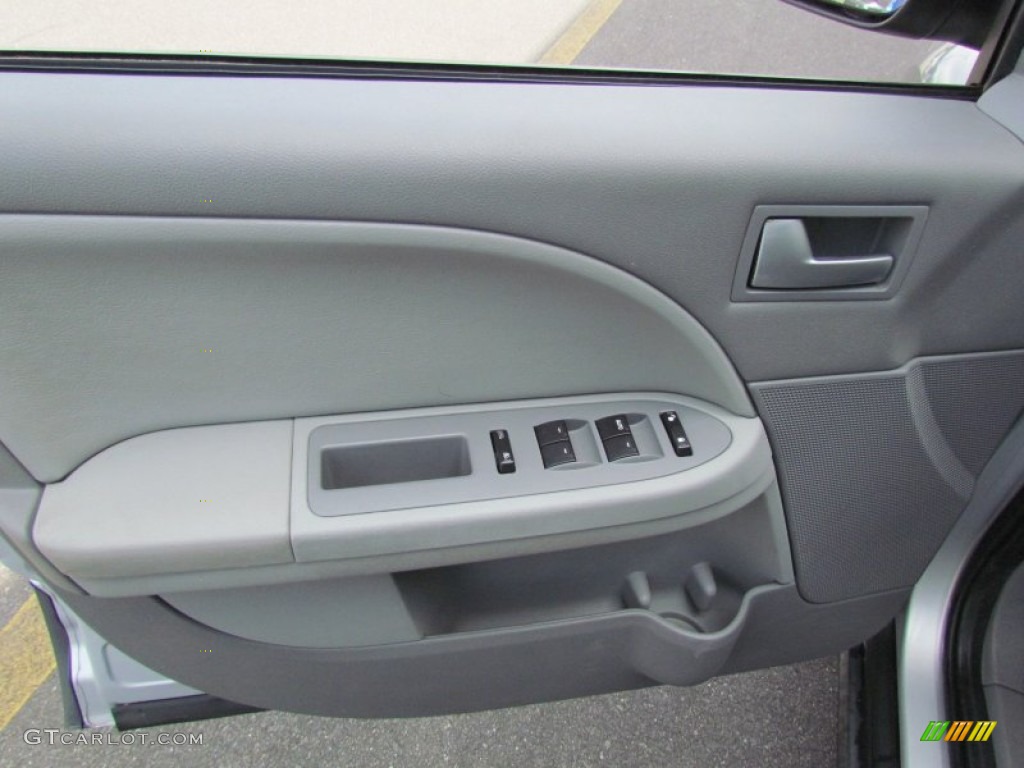 2005 Ford Freestyle SE Pebble Door Panel Photo #66644228