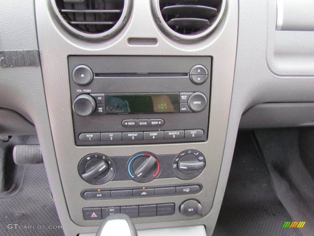 2005 Ford Freestyle SE Controls Photo #66644273