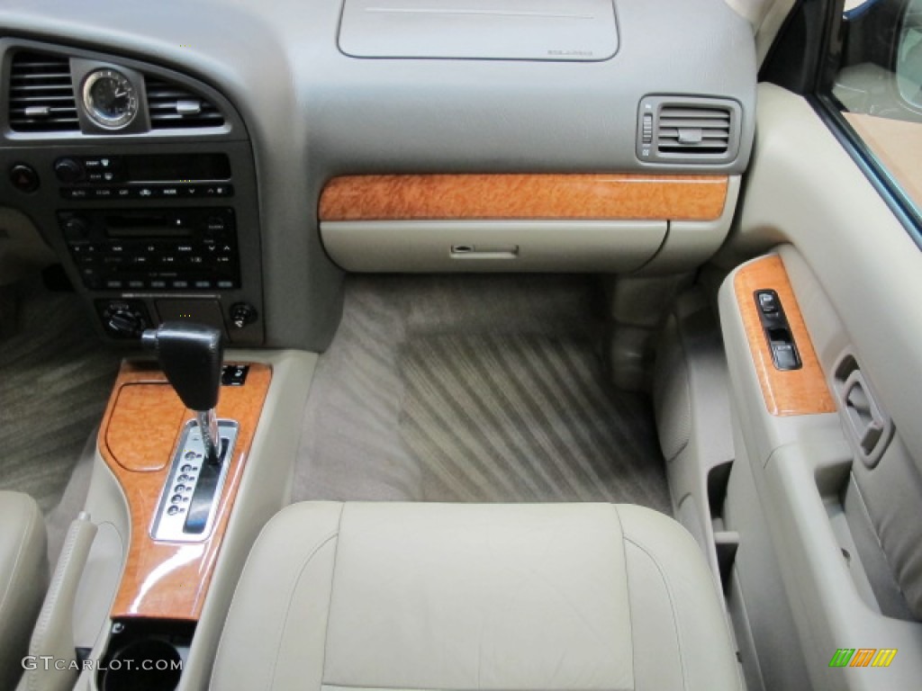2001 QX4 4x4 - Black Obsidian / Stone Beige photo #27