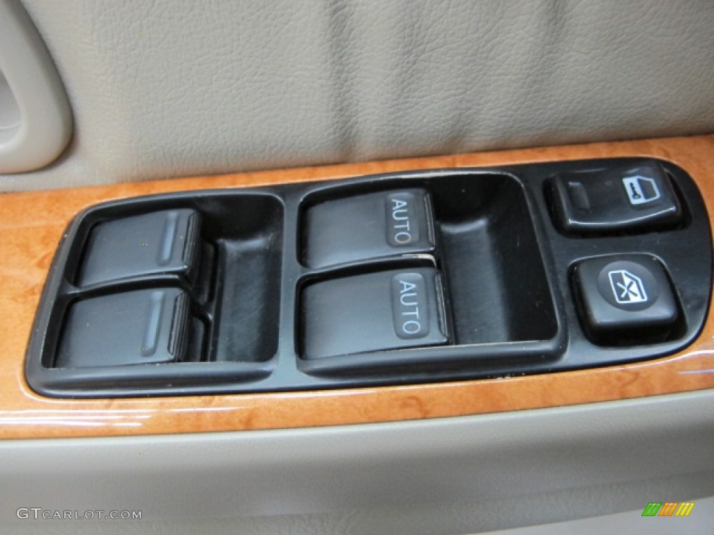 2001 QX4 4x4 - Black Obsidian / Stone Beige photo #40