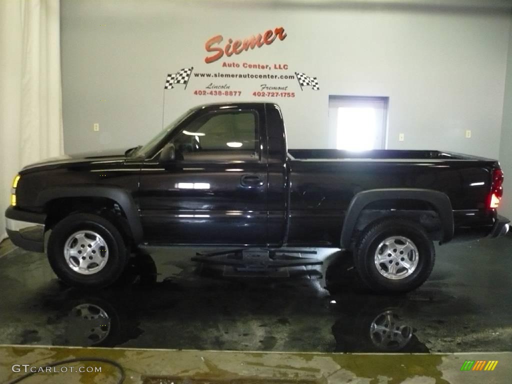 2004 Silverado 1500 LS Regular Cab 4x4 - Black / Dark Charcoal photo #1