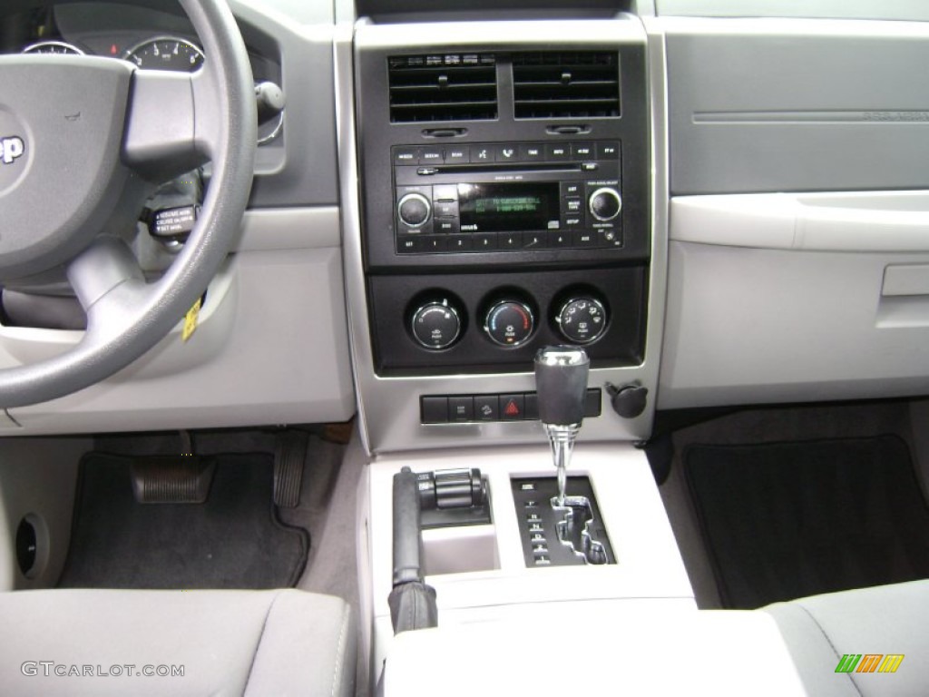 2008 Liberty Sport 4x4 - Jeep Green Metallic / Pastel Slate Gray photo #12