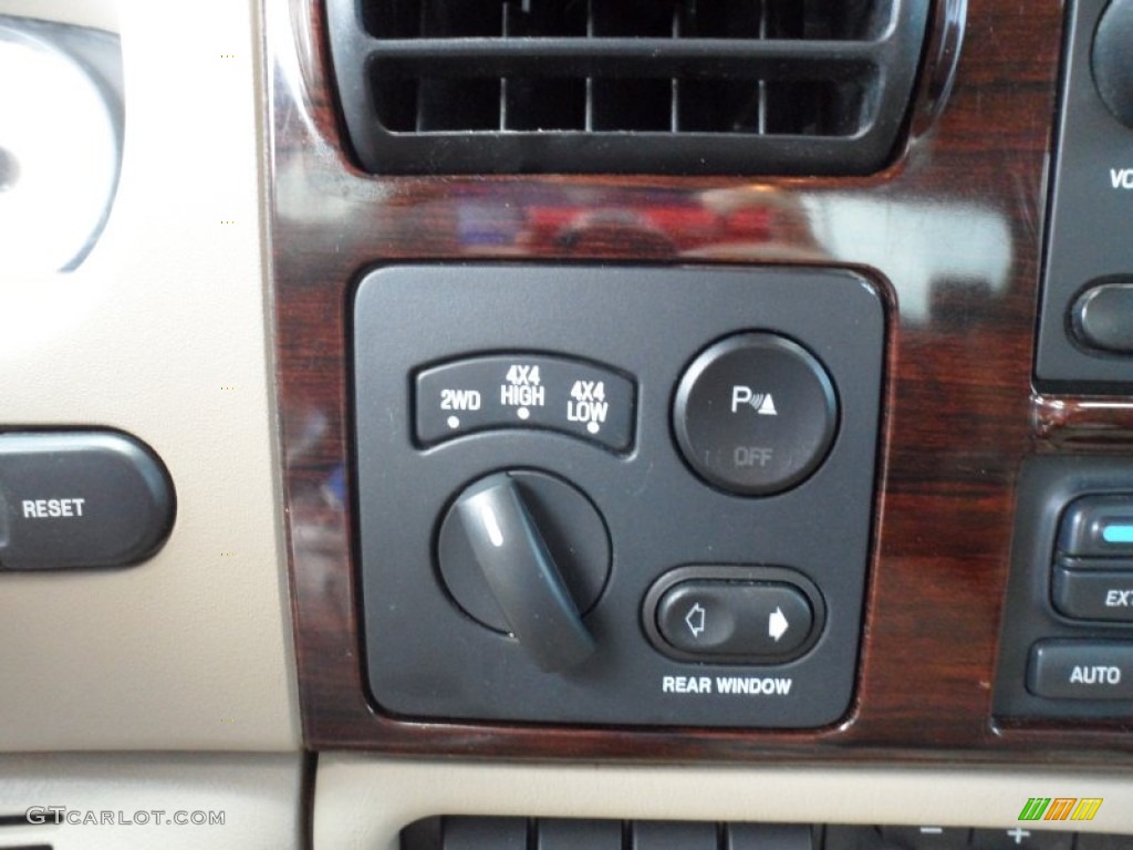 2005 Ford F250 Super Duty King Ranch Crew Cab 4x4 Controls Photo #66652730