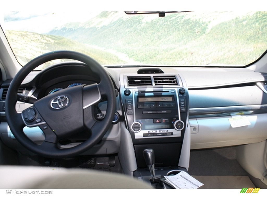 2012 Camry Hybrid LE - Classic Silver Metallic / Ash photo #5