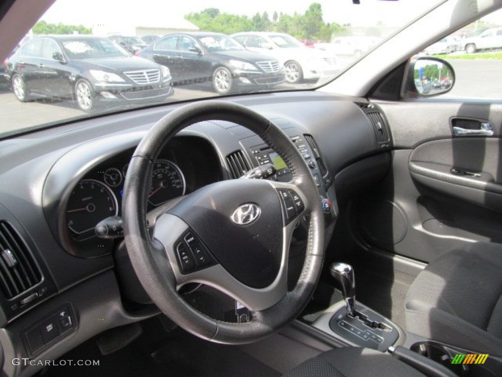 2009 Elantra Touring - Chilipepper Red / Black photo #13
