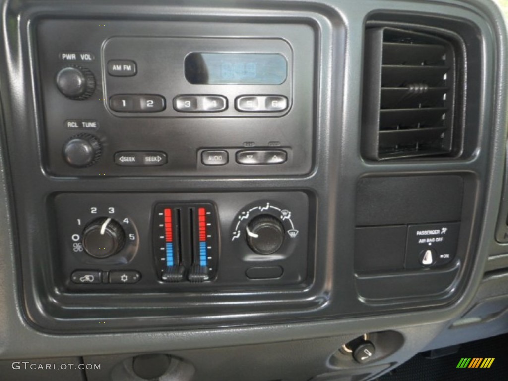 2007 GMC Sierra 2500HD Classic Regular Cab 4x4 Controls Photo #66663806