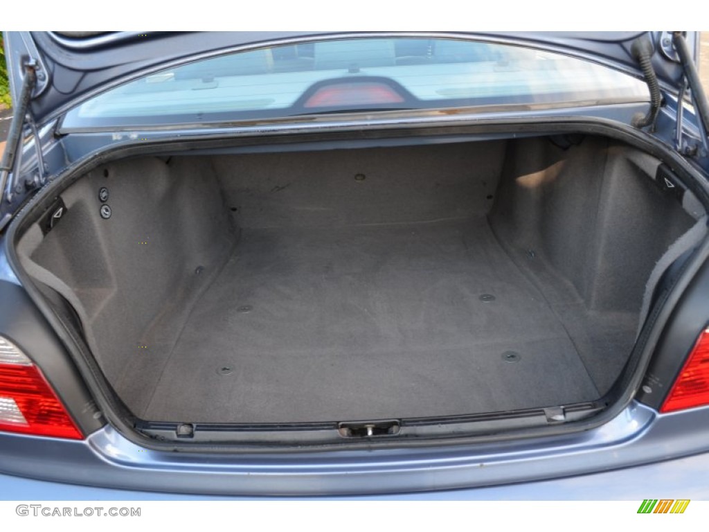 2002 BMW 5 Series 525i Sedan Trunk Photo #66666938