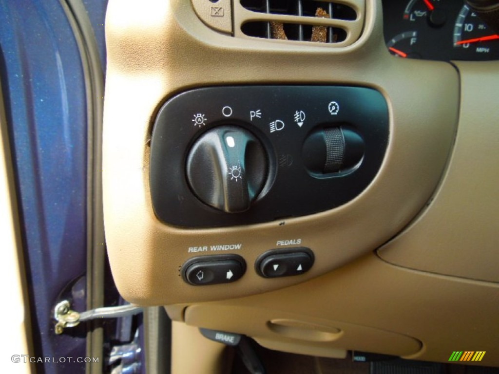 2003 Ford F150 XLT SuperCrew 4x4 Controls Photo #66668552