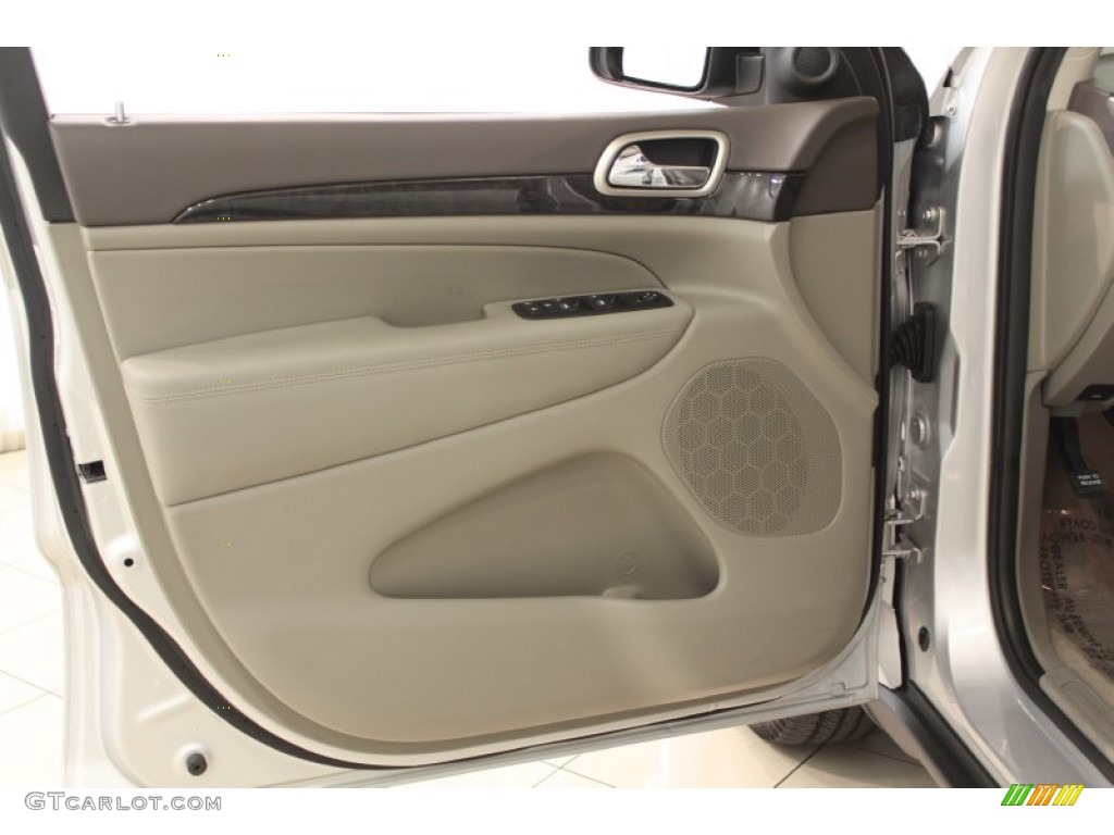 2011 Jeep Grand Cherokee Laredo 4x4 Door Panel Photos