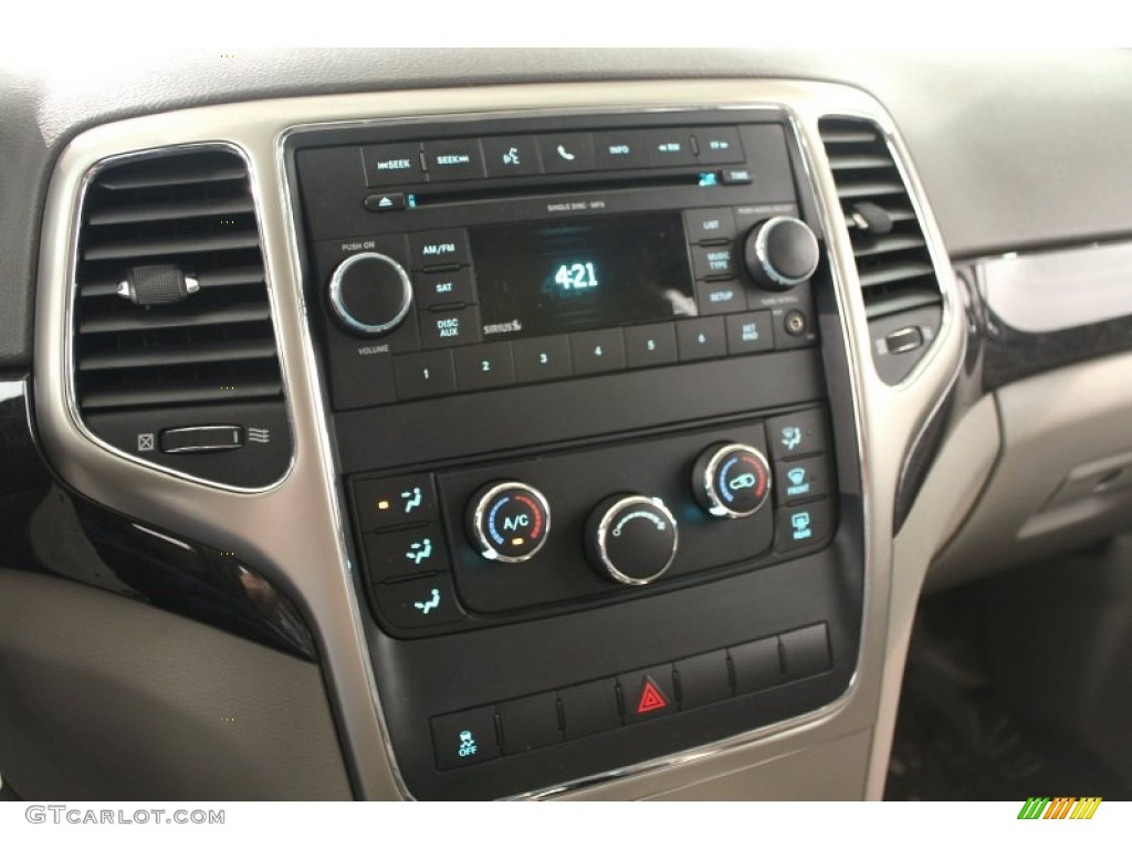 2011 Jeep Grand Cherokee Laredo 4x4 Controls Photos