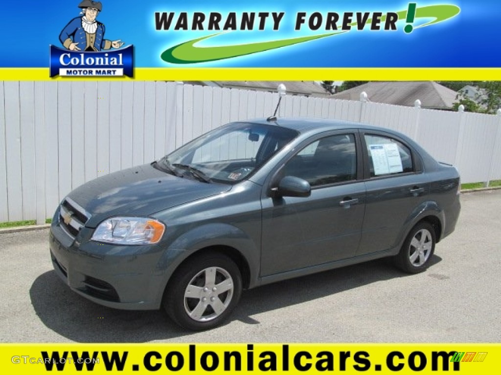 2010 Aveo LT Sedan - Wintergreen / Charcoal photo #1