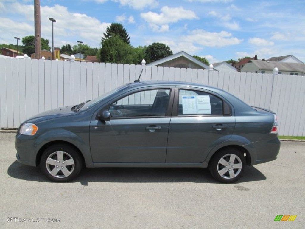 2010 Aveo LT Sedan - Wintergreen / Charcoal photo #2