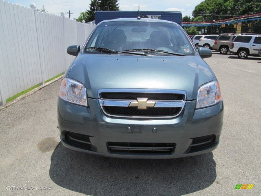 2010 Aveo LT Sedan - Wintergreen / Charcoal photo #4