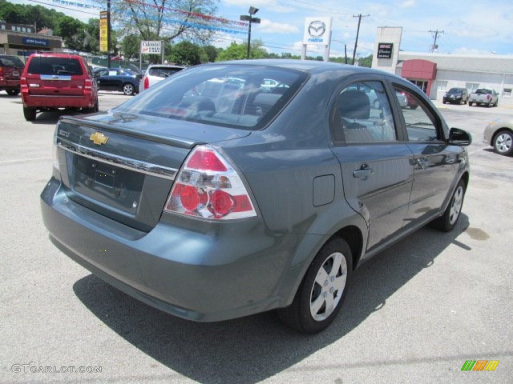 2010 Aveo LT Sedan - Wintergreen / Charcoal photo #6