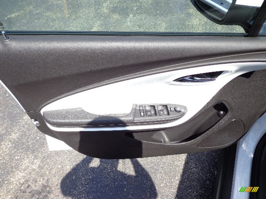 2012 Volt Hatchback - Summit White / Jet Black/Ceramic White Accents photo #14