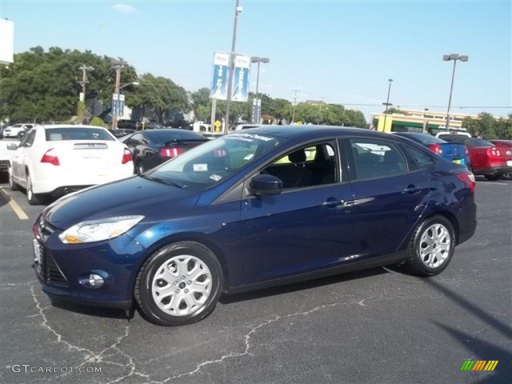 2012 Focus SE Sedan - Kona Blue Metallic / Charcoal Black photo #6