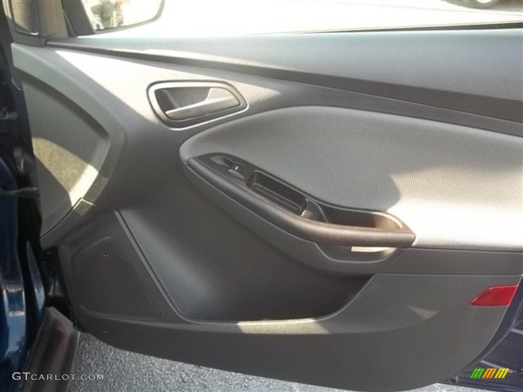 2012 Focus SE Sedan - Kona Blue Metallic / Charcoal Black photo #25