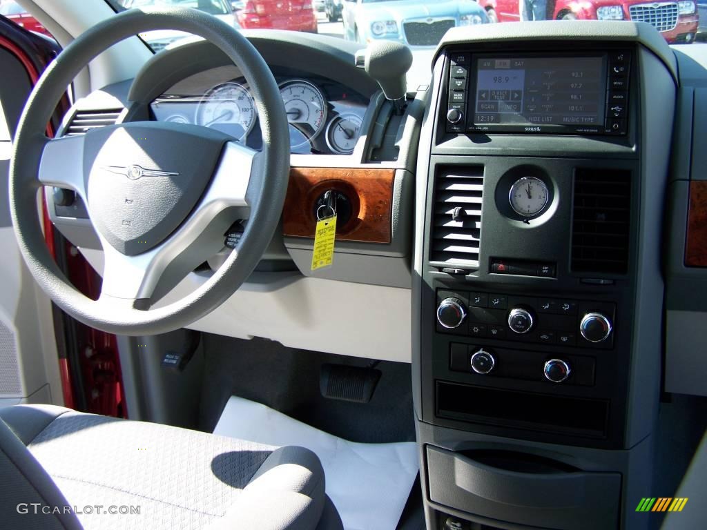 2008 Inferno Red Crystal Pearlcoat Chrysler Town Amp Country