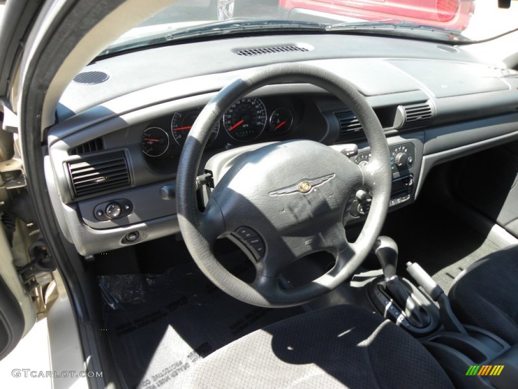 2005 Sebring Sedan - Linen Gold Metallic / Dark Slate Gray photo #3