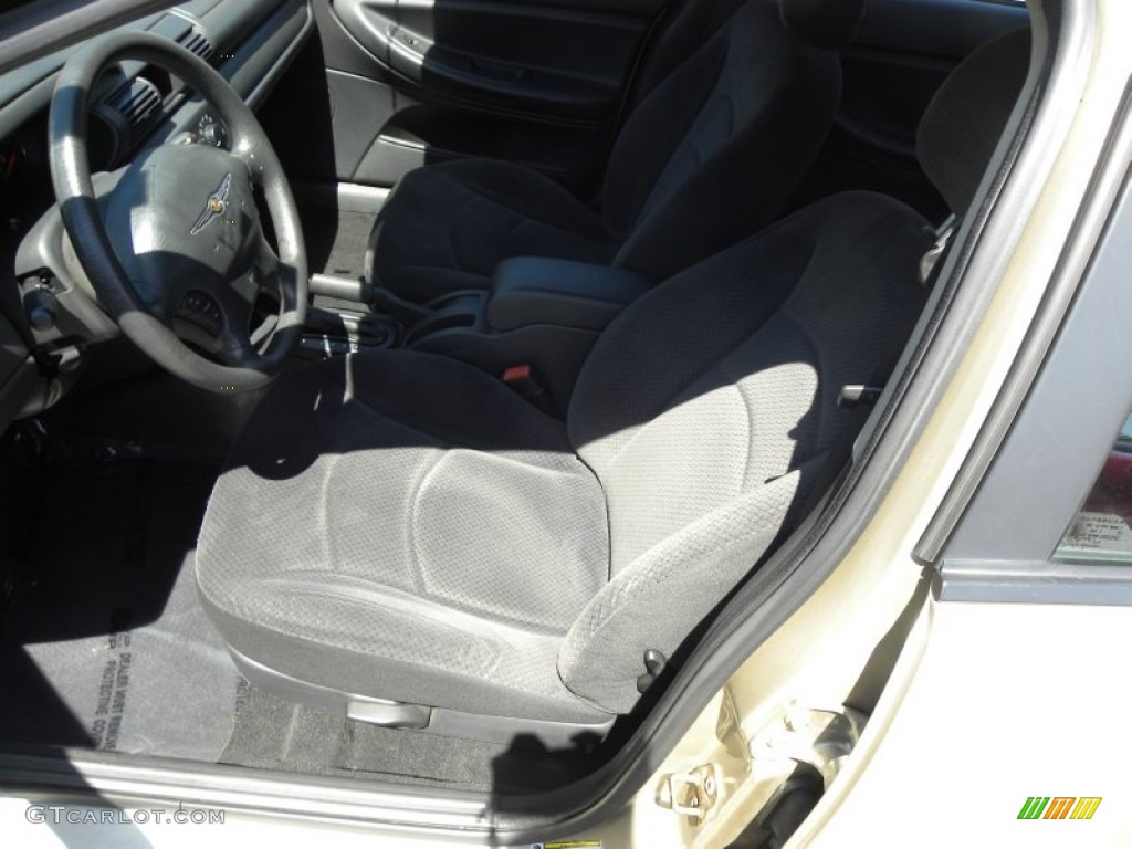 2005 Sebring Sedan - Linen Gold Metallic / Dark Slate Gray photo #4