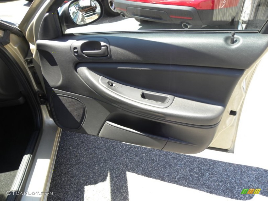 2005 Sebring Sedan - Linen Gold Metallic / Dark Slate Gray photo #9