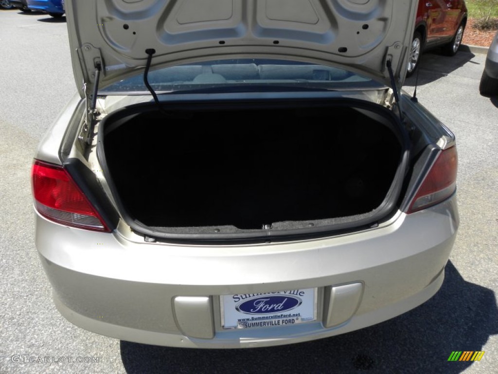 2005 Sebring Sedan - Linen Gold Metallic / Dark Slate Gray photo #14