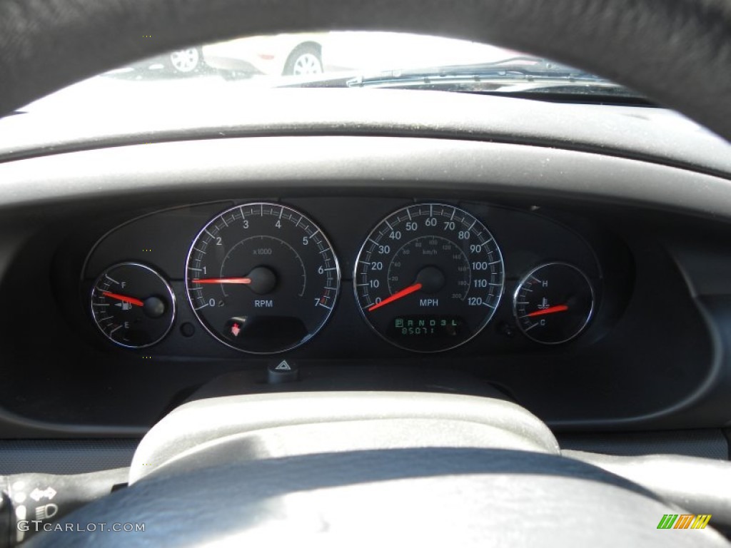 2005 Sebring Sedan - Linen Gold Metallic / Dark Slate Gray photo #22