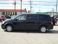2008 Brilliant Black Crystal Pearlcoat Chrysler Town & Country LX  photo #2