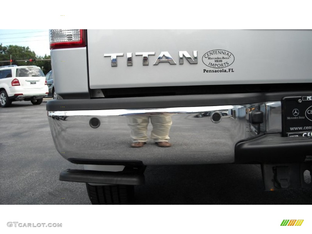 2010 Titan LE Crew Cab - Radiant Silver / Charcoal photo #20