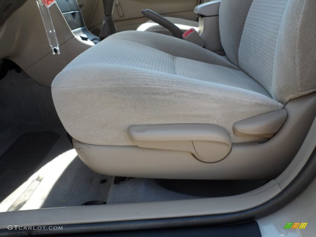 2006 Corolla CE - Desert Sand Mica / Beige photo #39