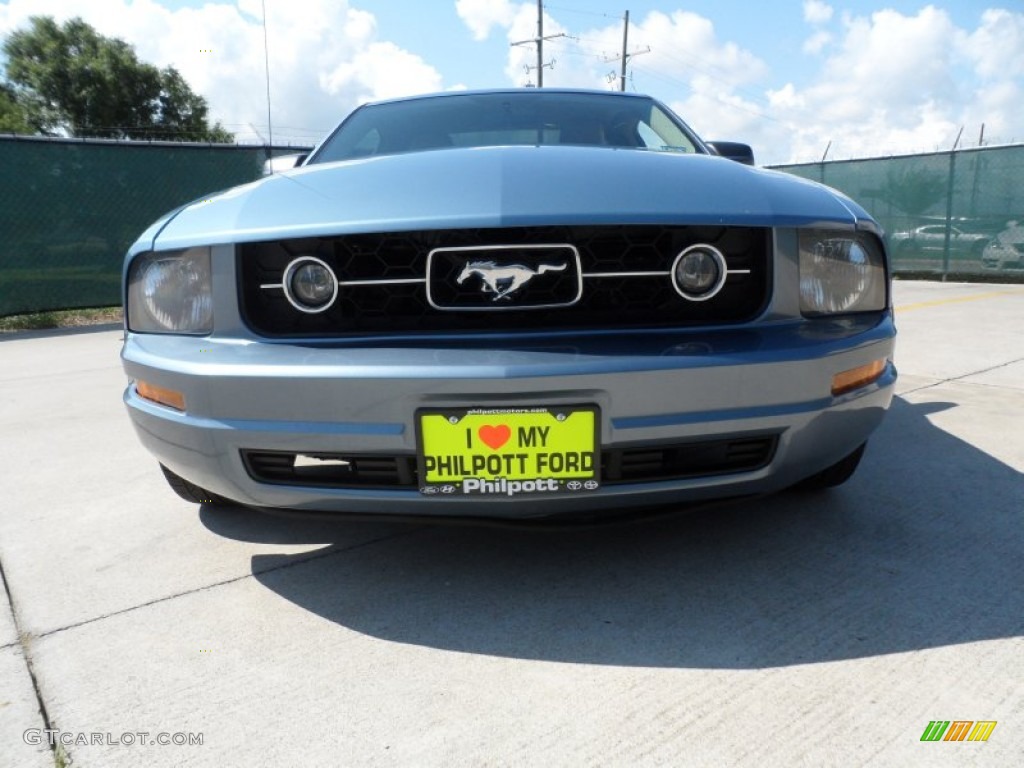 2006 Mustang V6 Premium Coupe - Windveil Blue Metallic / Light Parchment photo #9