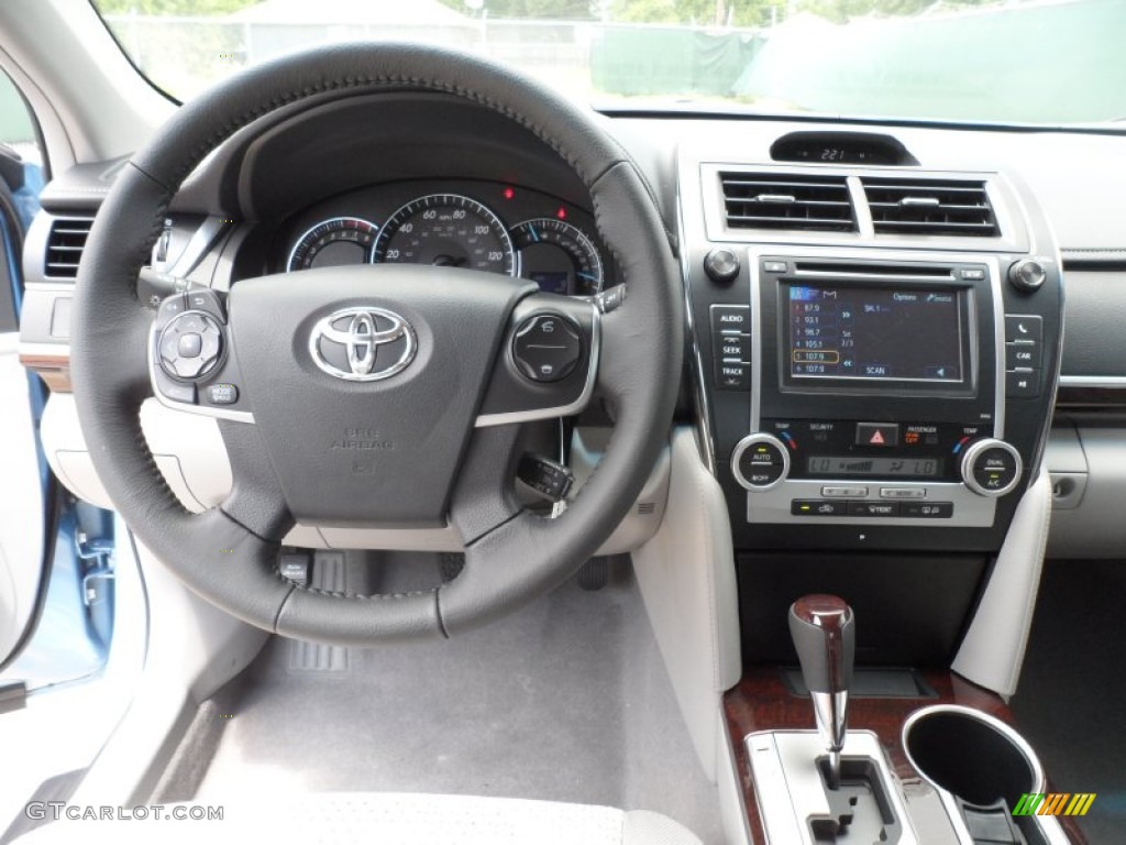 2012 Toyota Camry XLE Ash Dashboard Photo #66716096