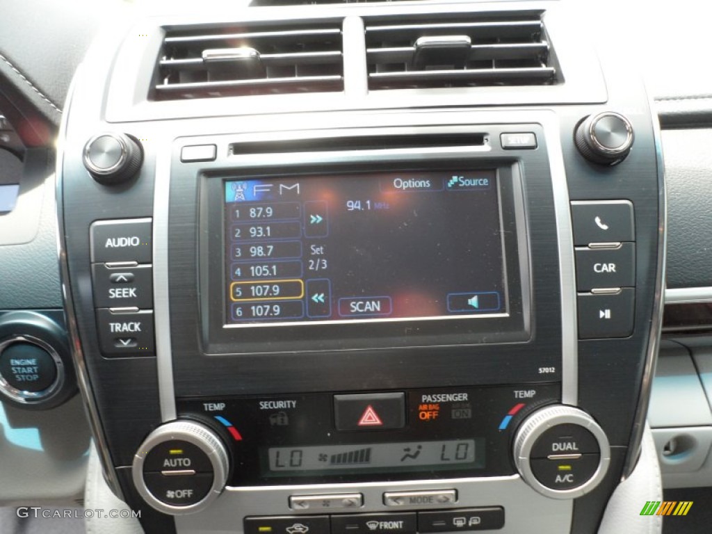 2012 Toyota Camry XLE Audio System Photo #66716108