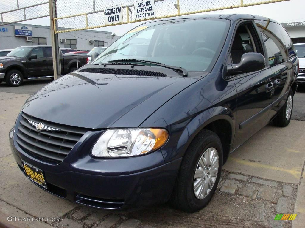 2007 Town & Country  - Modern Blue Pearl / Medium Slate Gray photo #1