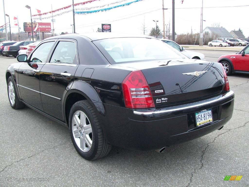 2005 300 C HEMI - Brilliant Black Crystal Pearl / Dark Slate Gray/Light Graystone photo #2