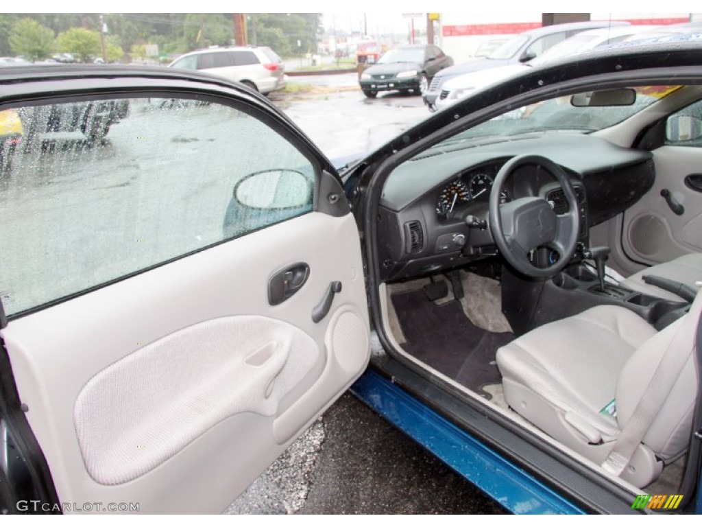 Gray Interior 2002 Saturn S Series SC1 Coupe Photo #66723221