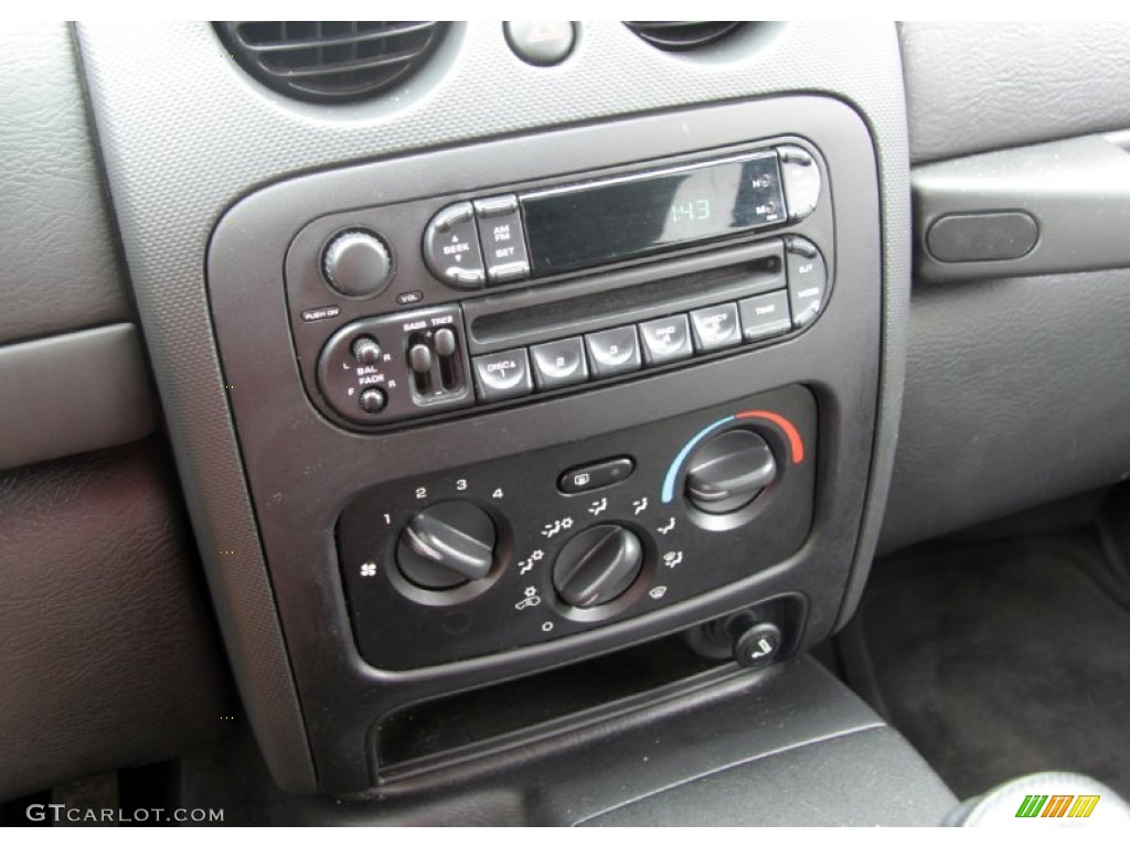 2004 Jeep Liberty Sport 4x4 Controls Photo #66723761