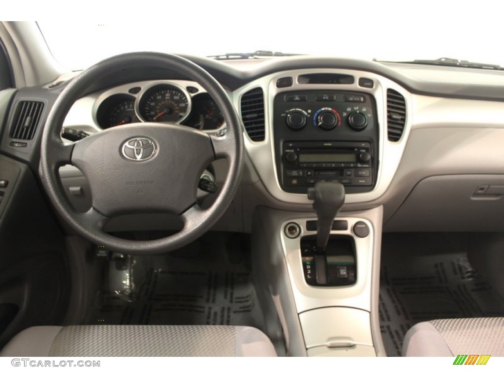 2004 Toyota Highlander 4WD Dashboard Photos
