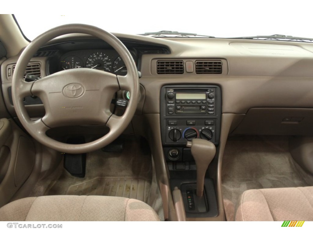 2000 Toyota Camry LE Dashboard Photos