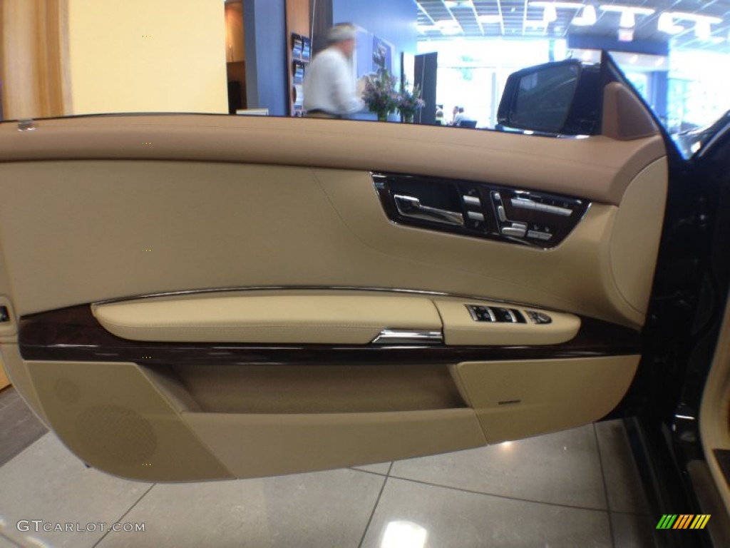 2012 Mercedes-Benz CL 550 4MATIC Cashmere/Savanna Door Panel Photo #66732578