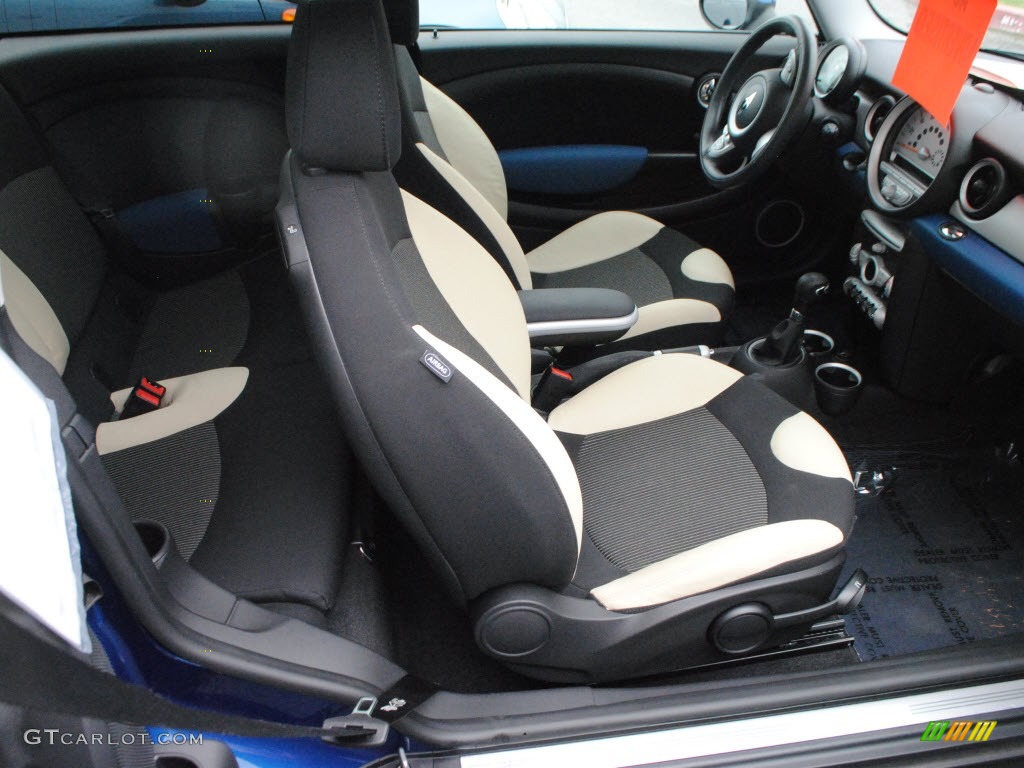 Ray Cream White Leather/Black Cloth Interior 2009 Mini Cooper Clubman Photo #66744697