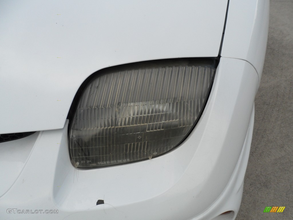 2000 Sunfire SE Sedan - Bright White / Graphite photo #23