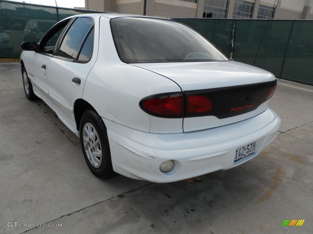 2000 Sunfire SE Sedan - Bright White / Graphite photo #27