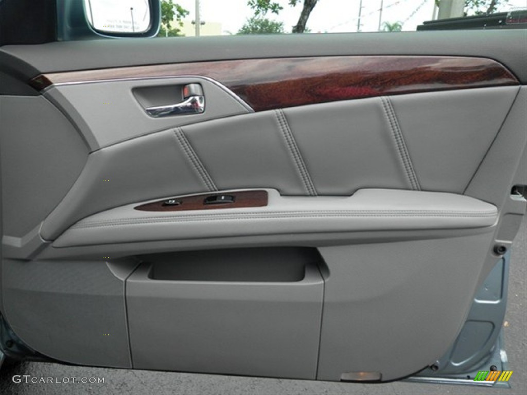 2009 Toyota Avalon Limited Light Gray Door Panel Photo #66750847
