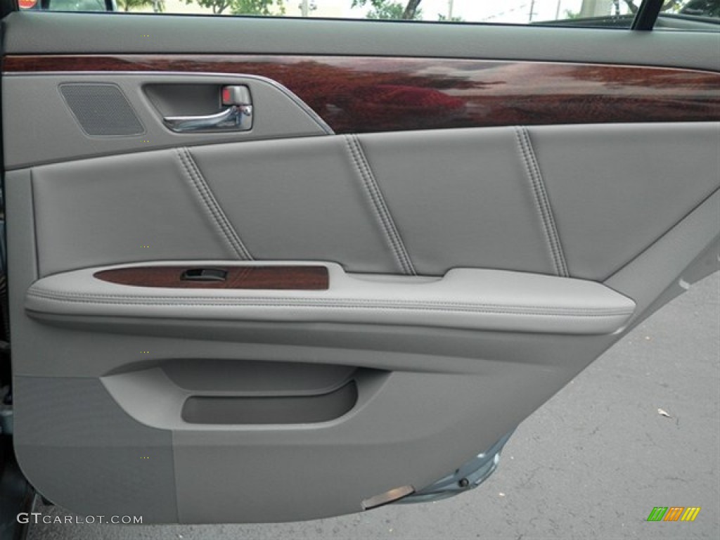 2009 Toyota Avalon Limited Light Gray Door Panel Photo #66750860